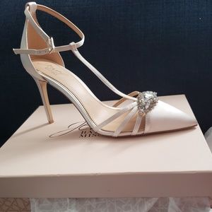 Jewel Badgley Mischka